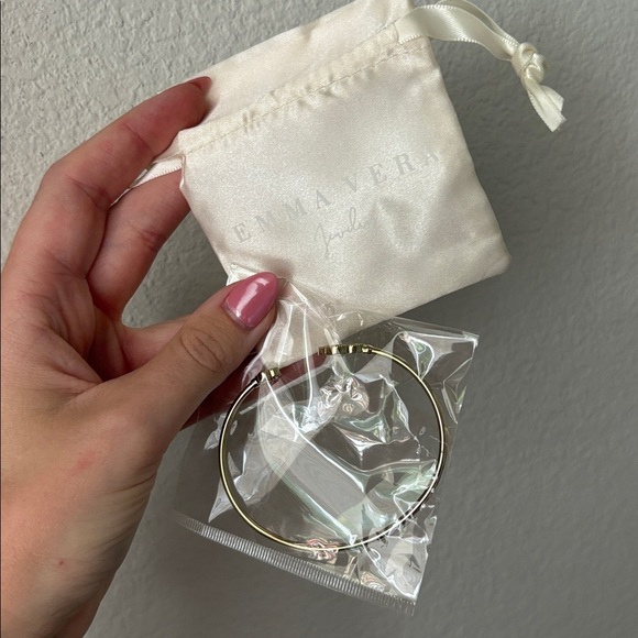 NWT Emma Vera Silver Clover Cuff Bangle Bracelet - Picture 5 of 5